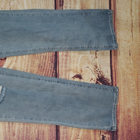 ❤️5/$25 EUC Shein Distressed Jeans - Picture 3 of 5